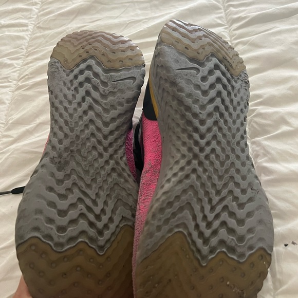 Woman’s nike running shoes - Picture 4 of 4